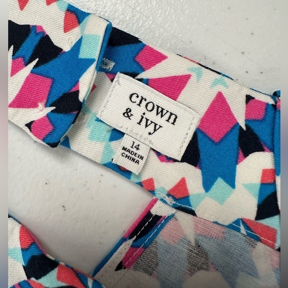 Crown & Ivy Bali Adventure Geometric Mandala Print Sleeveless Shift Dress - Picture 4 of 10